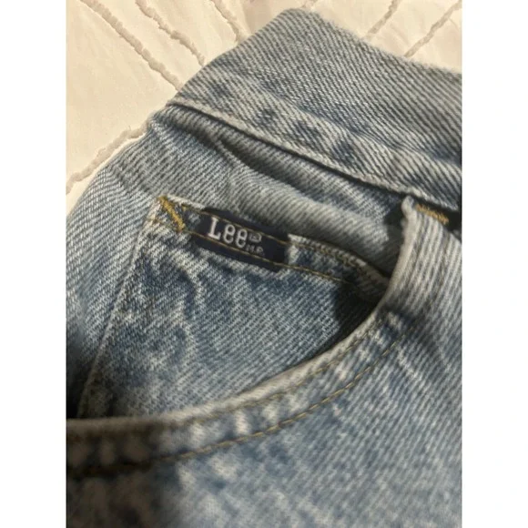 Women's Lee Denim Jean Shorts - High Rise Regular Fit - Light Wash – Size 8 - Picture 3 of 5